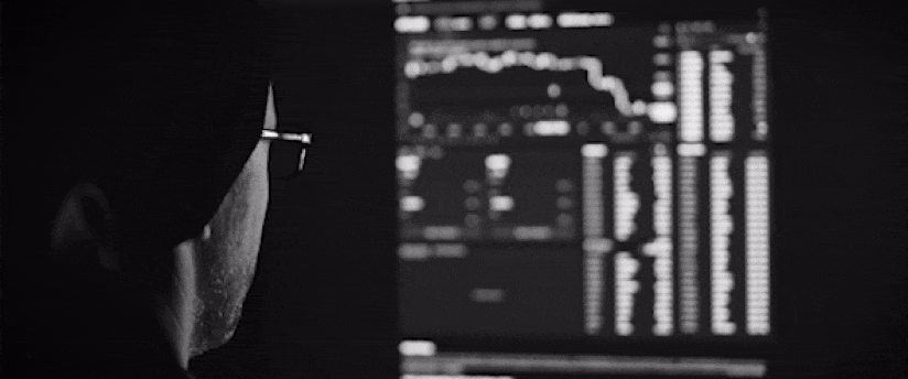a trader looking at a graph on his pc depicting how to install and trade with MetaTrader 4 windows