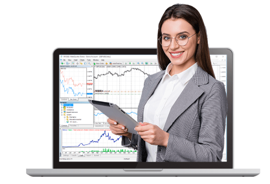 Una mujer de negocios sostiene un portátil con un gráfico de acciones, con un operador y datos MT4 de fondo.